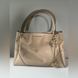 MICHAEL KORS Leather LOGO purse.
